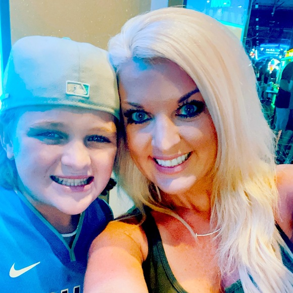 Meet your Posher, Lynsey - Picture 1 of 3